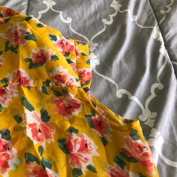 Sheer top with flower prints - Picture 7 of 8